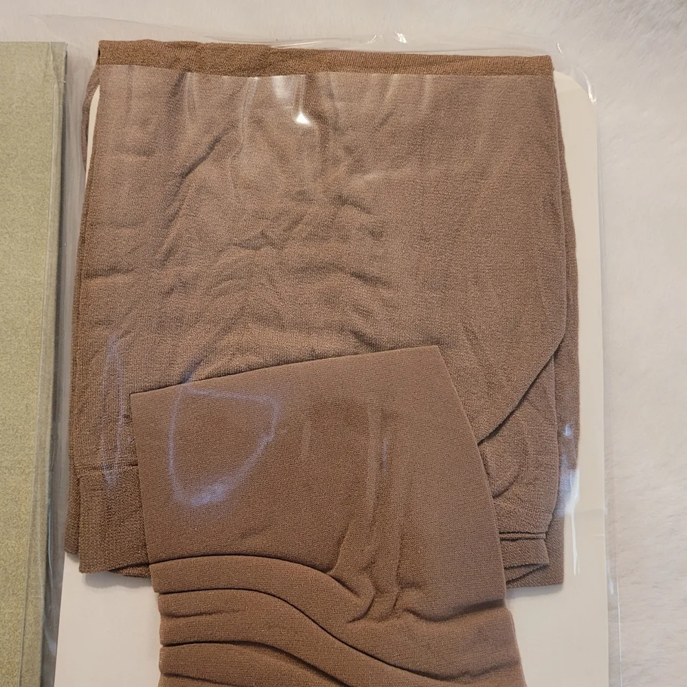 Legacy Legwear Body Shaper Pantyhose Size B Color Warm Beige New In Box